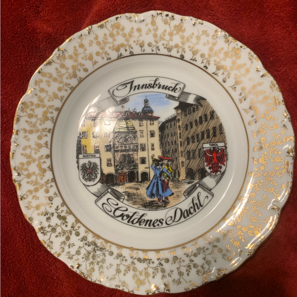 Set of 2 vintage decorative plates from Austria & Germany